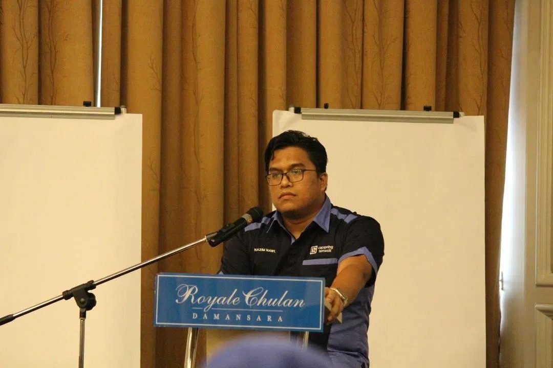 Nazim Nawi menyampaikan sesi latihan di Royale Chulan